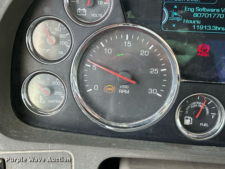 image for item DT6515 2018 Kenworth T880 semi truck