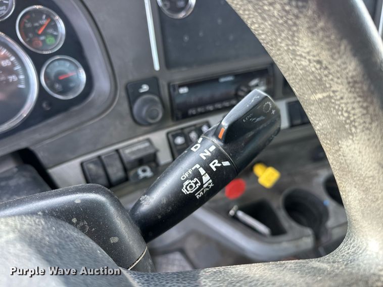 image for item DT6515 2018 Kenworth T880 semi truck