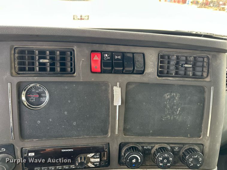 image for item DT6515 2018 Kenworth T880 semi truck
