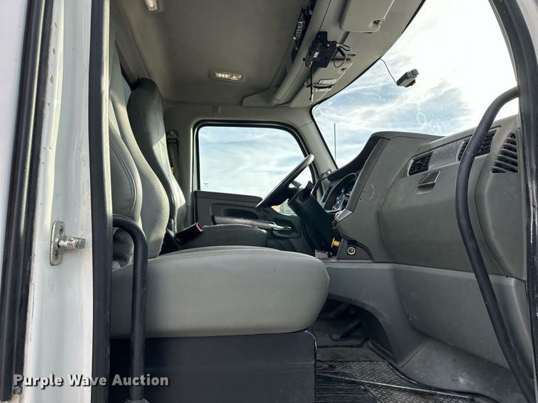 image for item DT6515 2018 Kenworth T880 semi truck