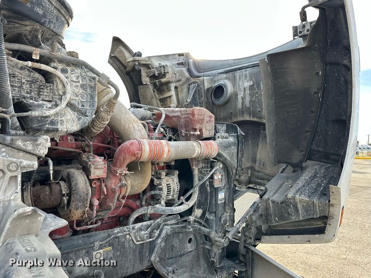 image for item DT6515 2018 Kenworth T880 semi truck