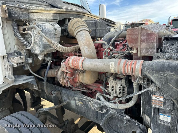 image for item DT6515 2018 Kenworth T880 semi truck