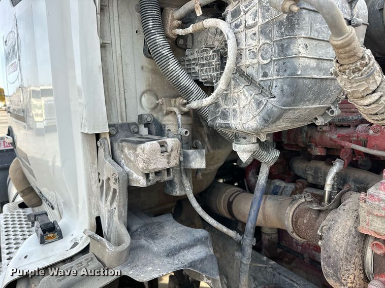 image for item DT6515 2018 Kenworth T880 semi truck