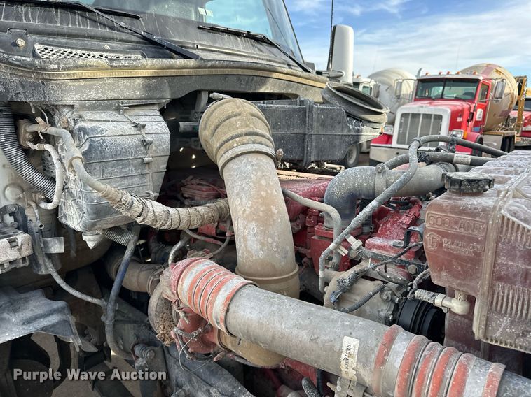 image for item DT6515 2018 Kenworth T880 semi truck