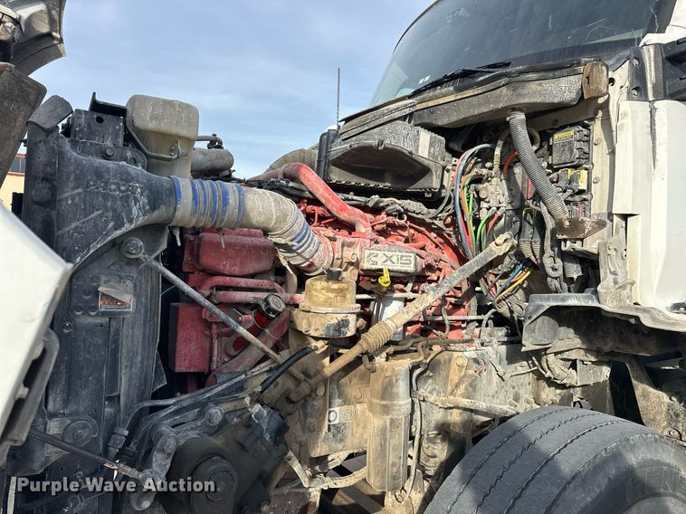 image for item DT6515 2018 Kenworth T880 semi truck