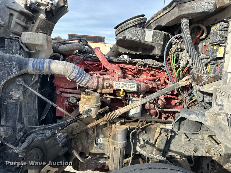 image for item DT6515 2018 Kenworth T880 semi truck