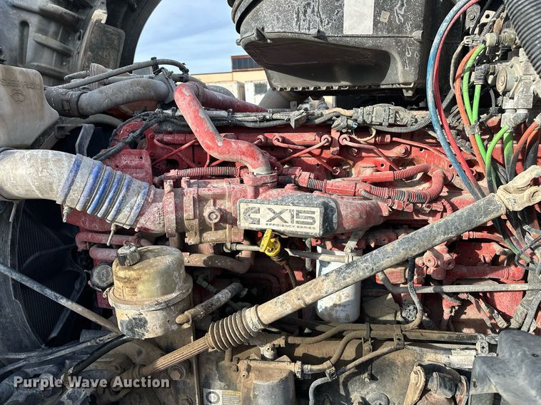 image for item DT6515 2018 Kenworth T880 semi truck