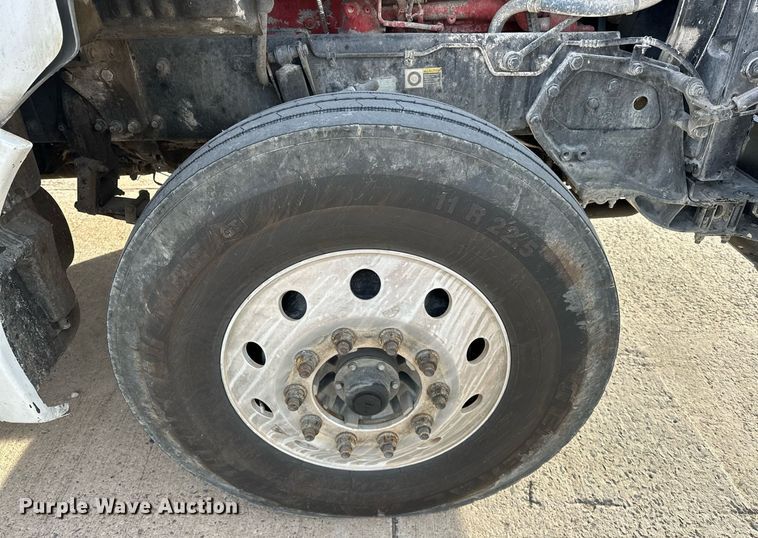 image for item DT6515 2018 Kenworth T880 semi truck