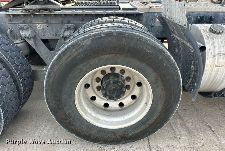 image for item DT6515 2018 Kenworth T880 semi truck