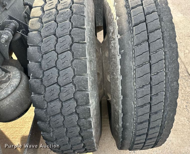 image for item DT6515 2018 Kenworth T880 semi truck