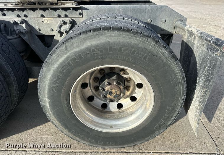 image for item DT6515 2018 Kenworth T880 semi truck