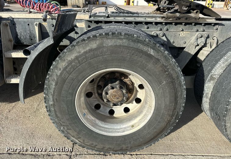 image for item DT6515 2018 Kenworth T880 semi truck