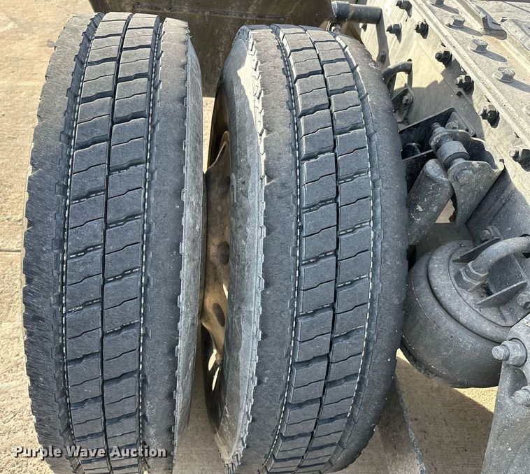 image for item DT6515 2018 Kenworth T880 semi truck