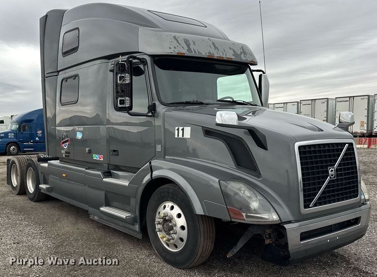 image for item DU3435 2017 Volvo VN semi truck