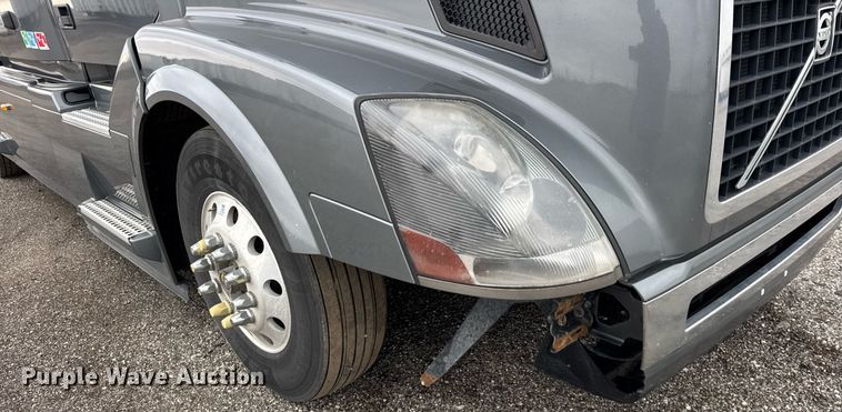 image for item DU3435 2017 Volvo VN semi truck