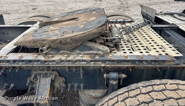 image for item DU3435 2017 Volvo VN semi truck