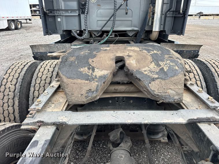 image for item DU3435 2017 Volvo VN semi truck