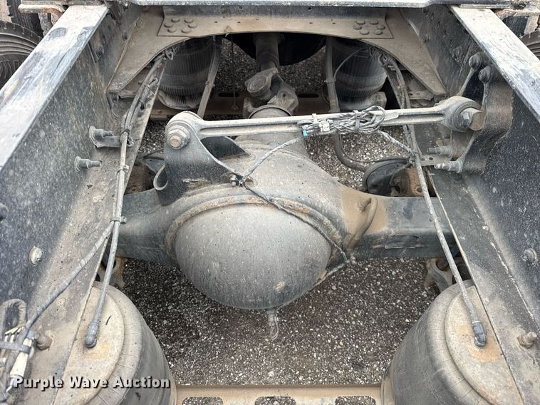 image for item DU3435 2017 Volvo VN semi truck