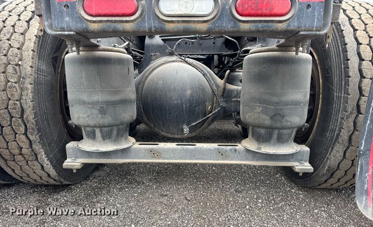 image for item DU3435 2017 Volvo VN semi truck