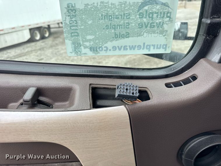 image for item DU3435 2017 Volvo VN semi truck