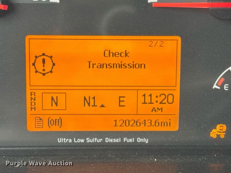 image for item DU3435 2017 Volvo VN semi truck