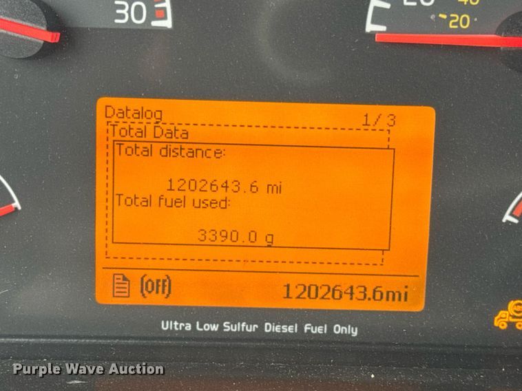 image for item DU3435 2017 Volvo VN semi truck