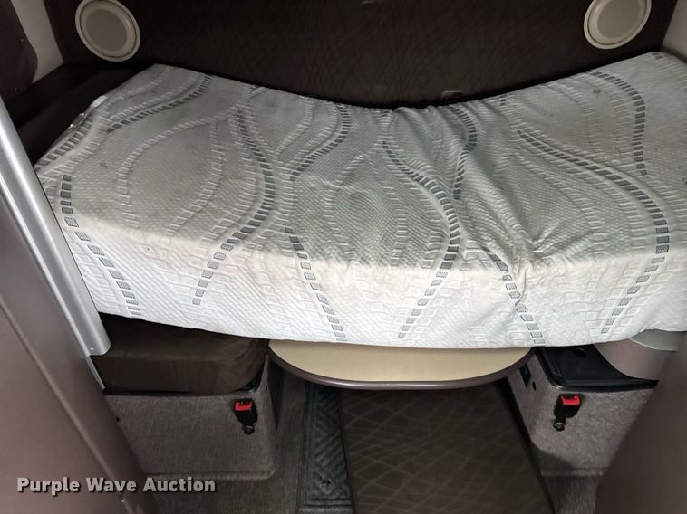 image for item DU3435 2017 Volvo VN semi truck