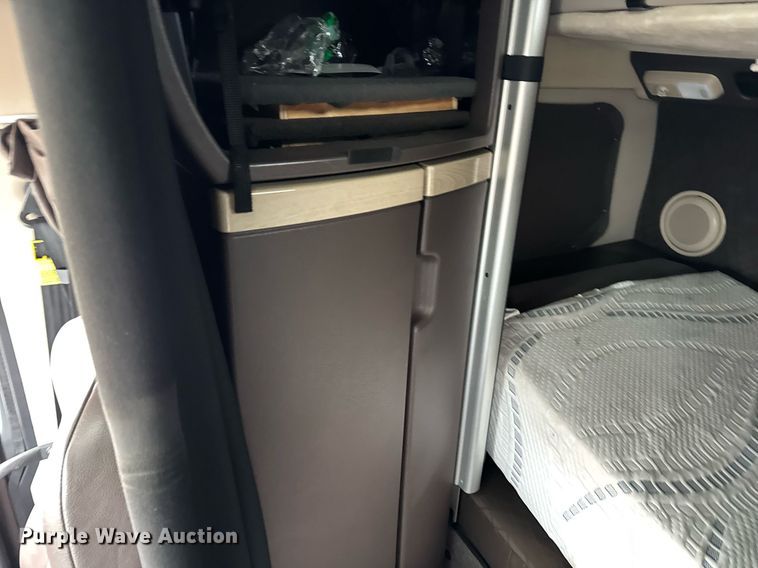 image for item DU3435 2017 Volvo VN semi truck