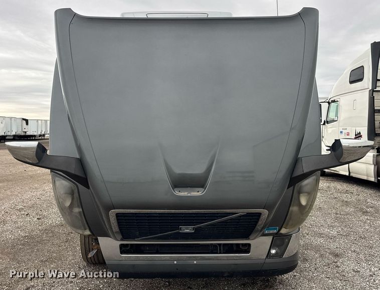 image for item DU3435 2017 Volvo VN semi truck