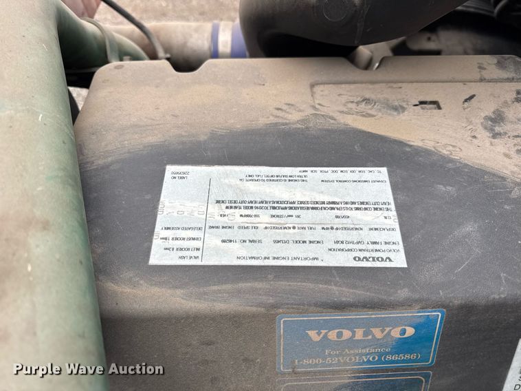 image for item DU3435 2017 Volvo VN semi truck