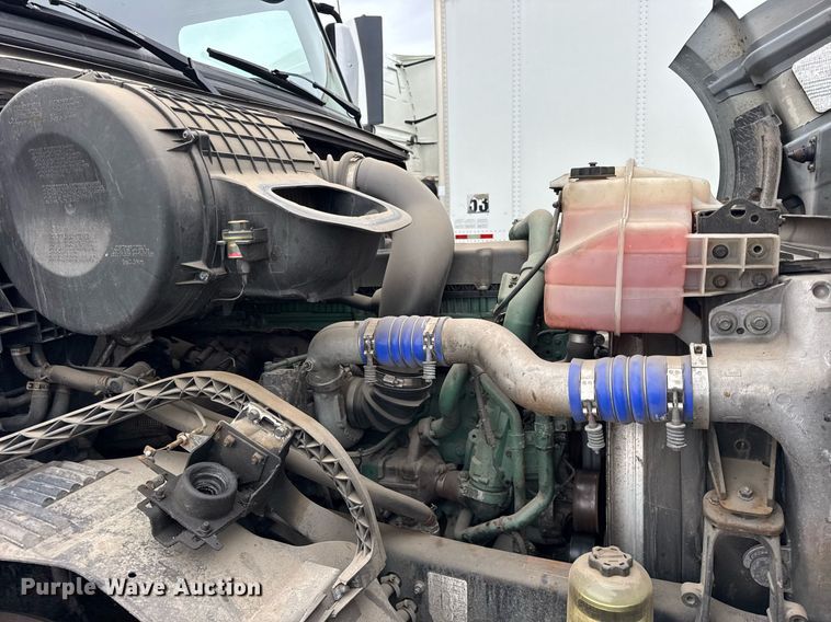 image for item DU3435 2017 Volvo VN semi truck