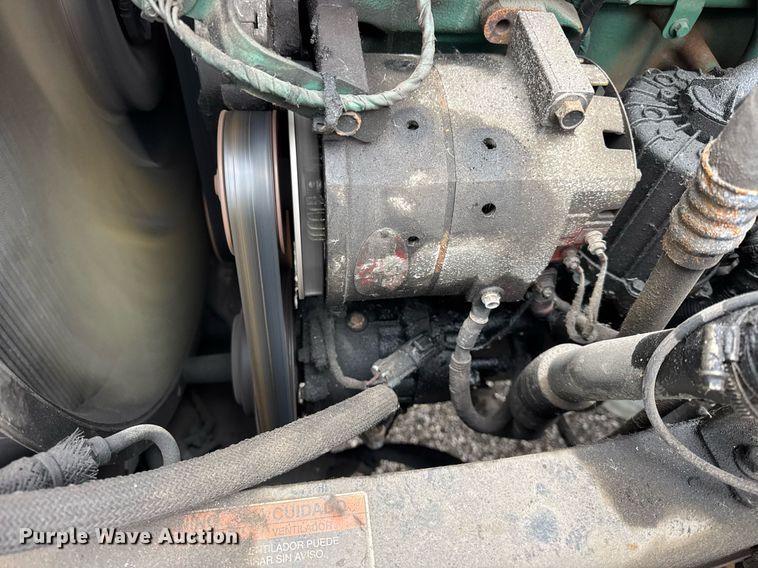 image for item DU3435 2017 Volvo VN semi truck