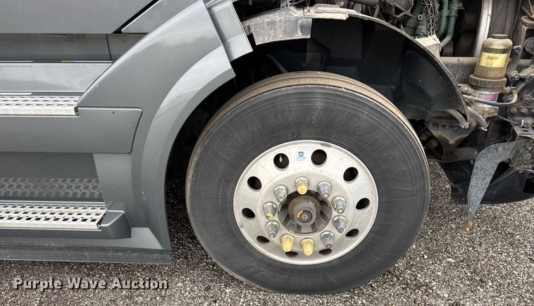 image for item DU3435 2017 Volvo VN semi truck