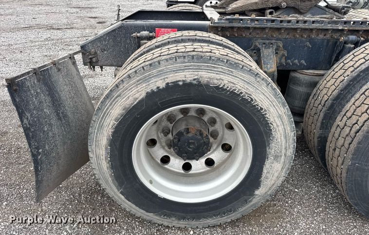 image for item DU3435 2017 Volvo VN semi truck