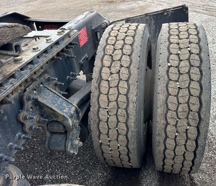 image for item DU3435 2017 Volvo VN semi truck