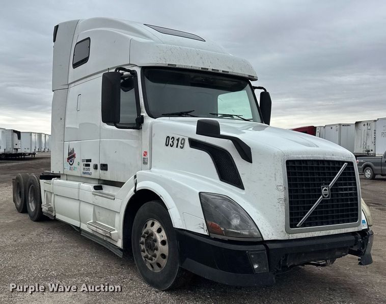 image for item DU3436 2015 Volvo VN semi truck