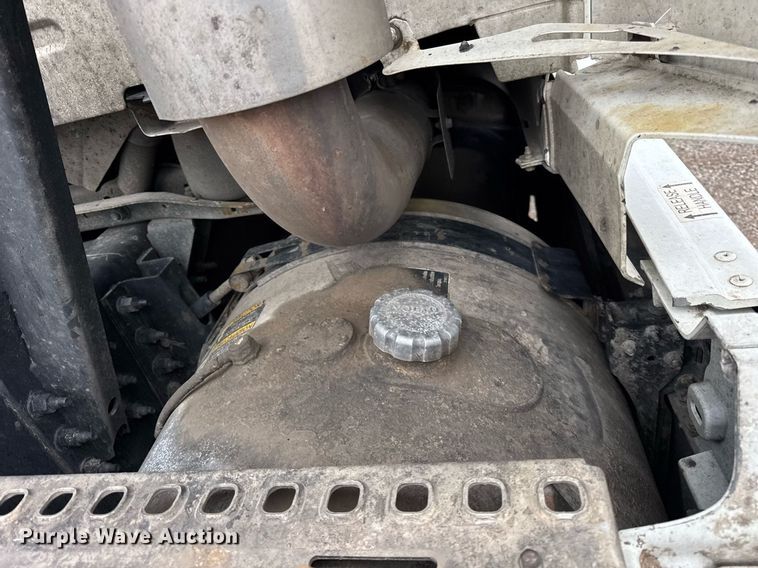 image for item DU3436 2015 Volvo VN semi truck