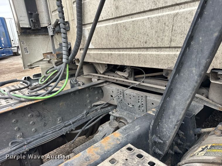 image for item DU3436 2015 Volvo VN semi truck