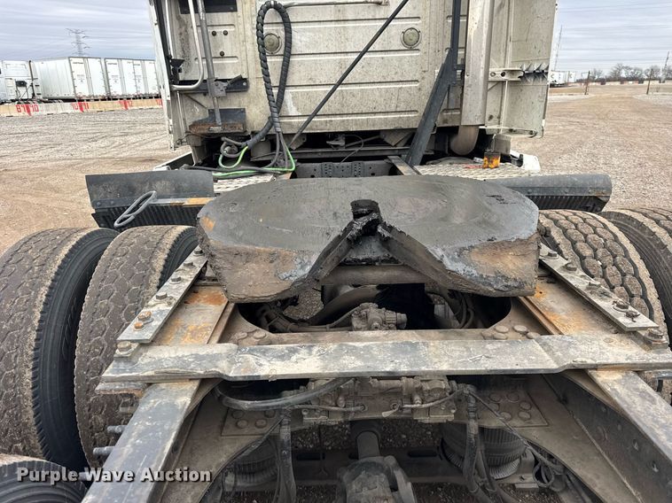 image for item DU3436 2015 Volvo VN semi truck