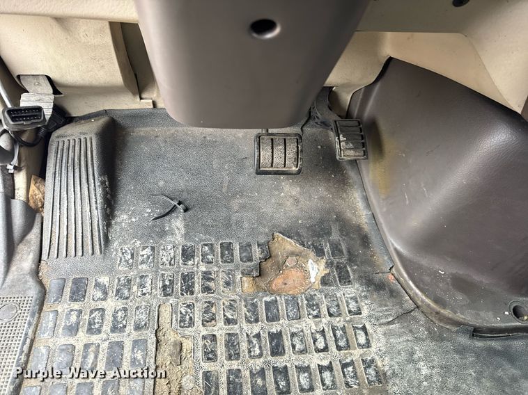 image for item DU3436 2015 Volvo VN semi truck