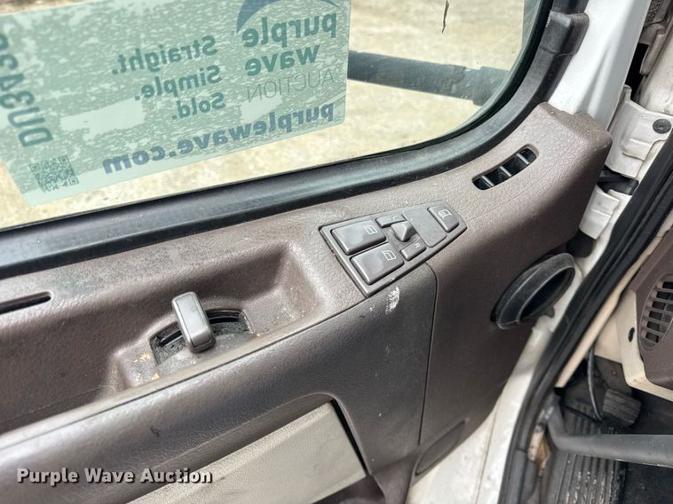 image for item DU3436 2015 Volvo VN semi truck