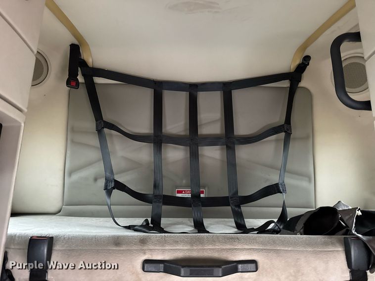 image for item DU3436 2015 Volvo VN semi truck