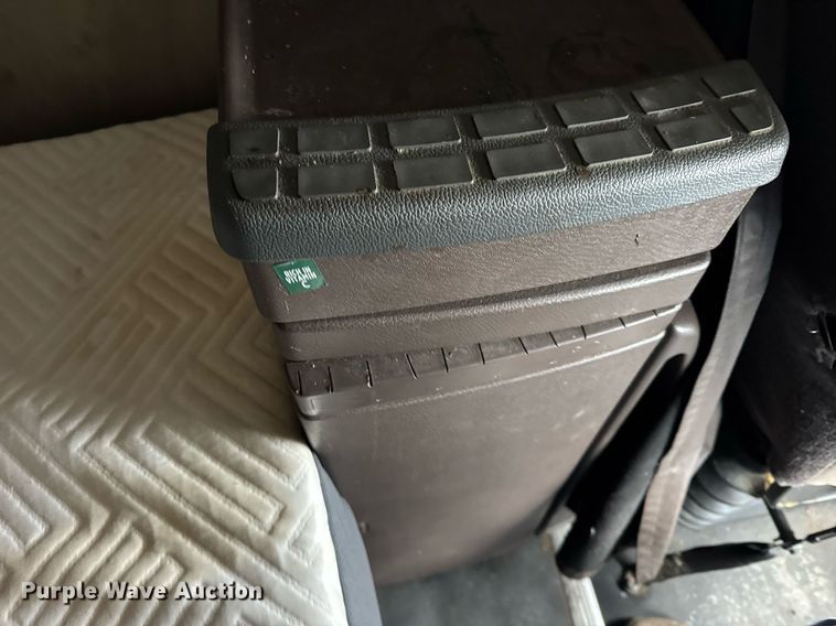 image for item DU3436 2015 Volvo VN semi truck