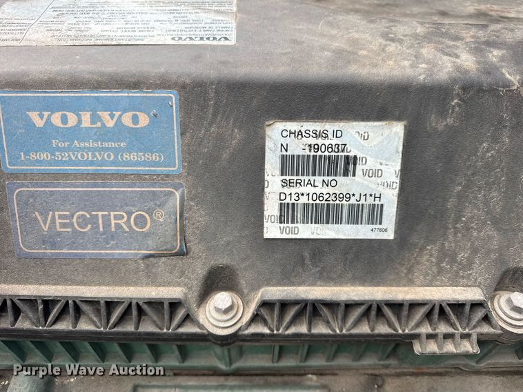 image for item DU3436 2015 Volvo VN semi truck