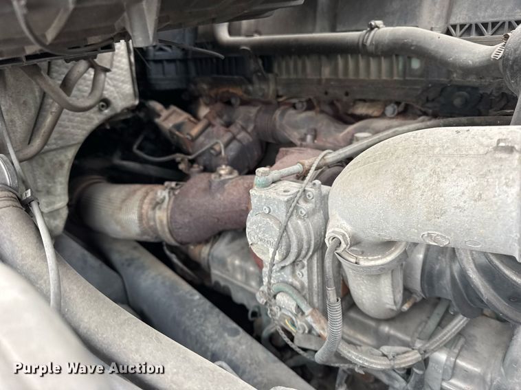 image for item DU3436 2015 Volvo VN semi truck