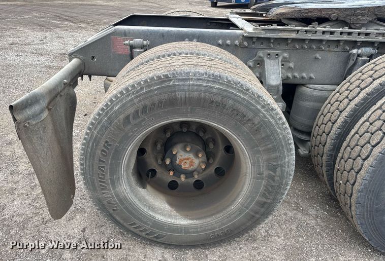 image for item DU3436 2015 Volvo VN semi truck