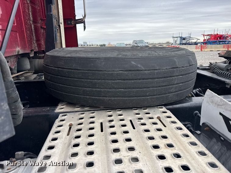 image for item DU3439 2015 Volvo VN semi truck