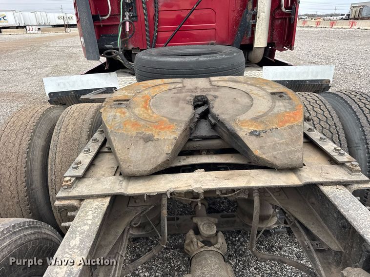 image for item DU3439 2015 Volvo VN semi truck