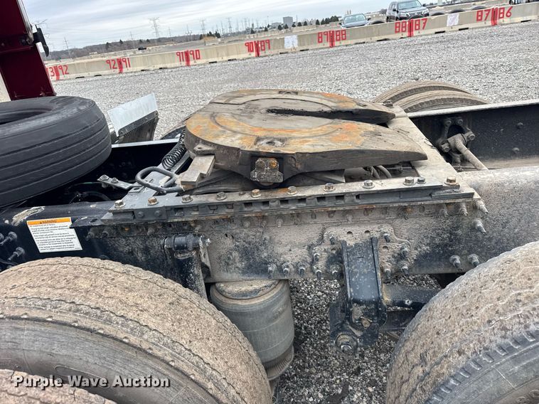 image for item DU3439 2015 Volvo VN semi truck