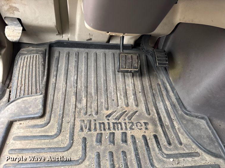 image for item DU3439 2015 Volvo VN semi truck